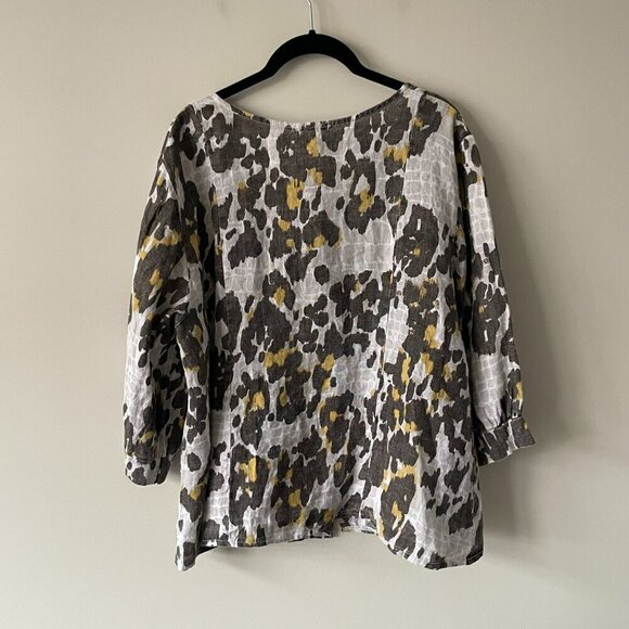 Talia Benson Animal Print Button Front 3/4 Sleeve Blouse Gray Black Medium NEW - Picture 3 of 9